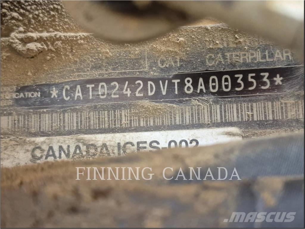 CAT 242D3 スキッドステアローダー