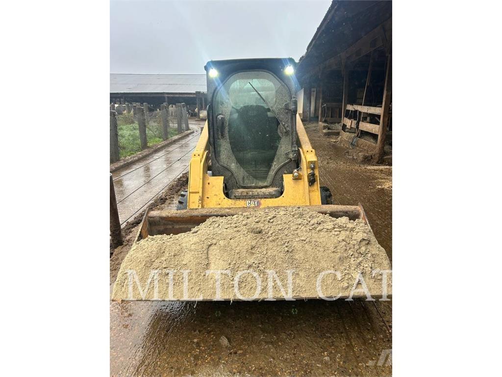 CAT 242D3 スキッドステアローダー