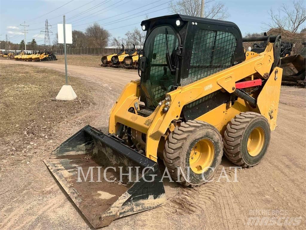 CAT 242D3 A2Q スキッドステアローダー
