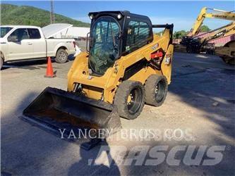 CAT 242D3 AC スキッドステアローダー