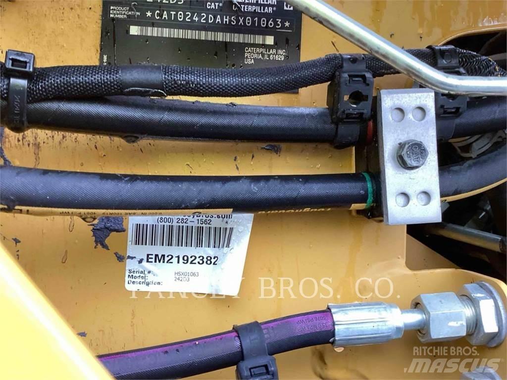 CAT 242D3 AC スキッドステアローダー