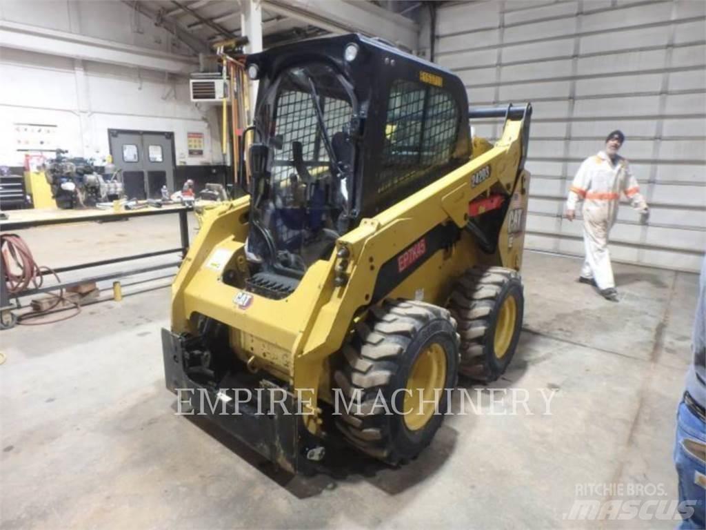 CAT 242D3 CA スキッドステアローダー