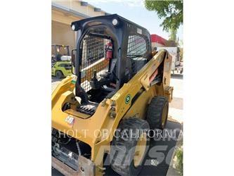 CAT 246 HF スキッドステアローダー