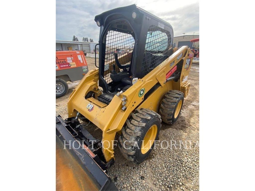CAT 246 HF スキッドステアローダー