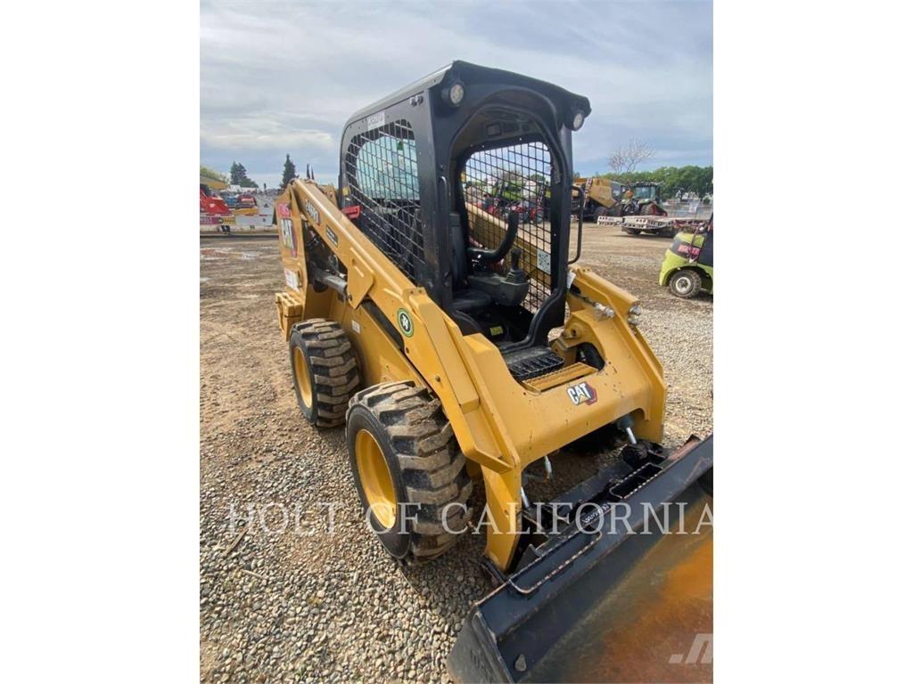 CAT 246 HF スキッドステアローダー