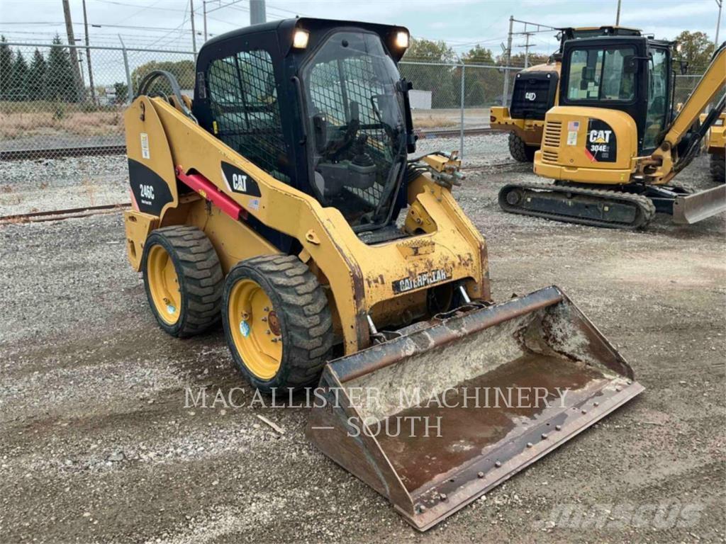 CAT 246C スキッドステアローダー