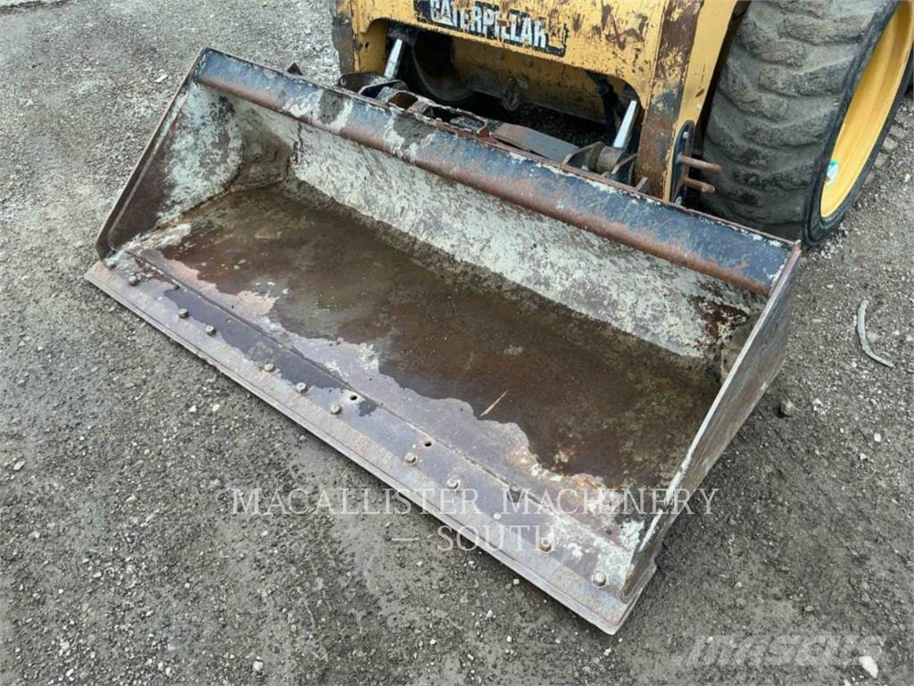 CAT 246C スキッドステアローダー