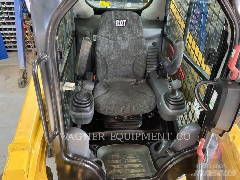 CAT 246D スキッドステアローダー