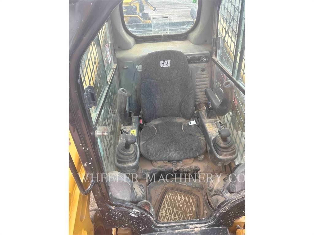 CAT 246D C3-H2 スキッドステアローダー