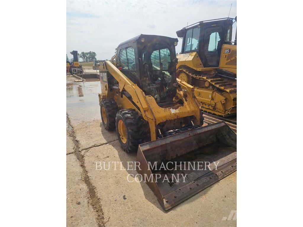 CAT 246D C3H2 スキッドステアローダー