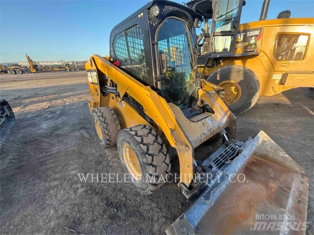 CAT 246D2 C3H4 スキッドステアローダー