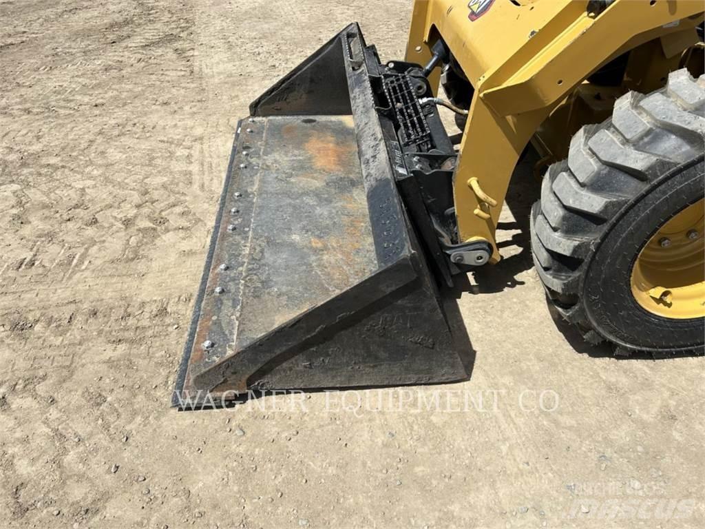 CAT 246D3 スキッドステアローダー