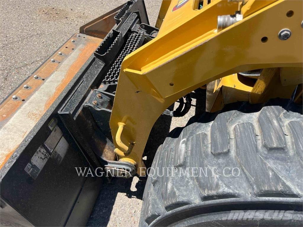 CAT 246D3 スキッドステアローダー