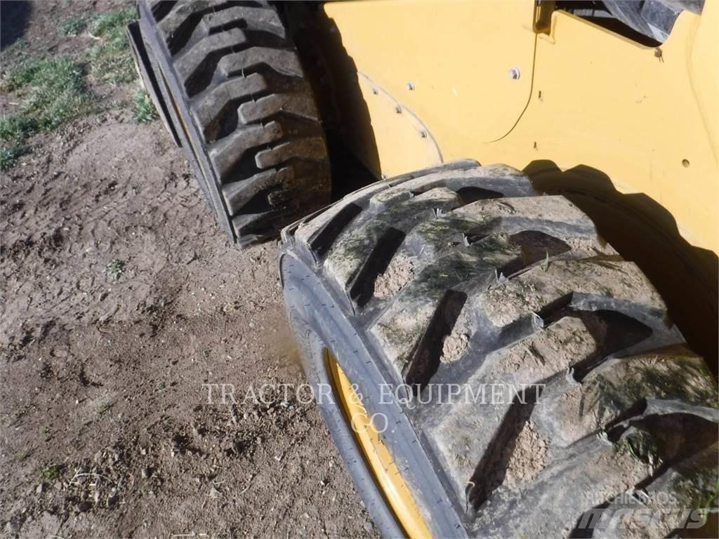 CAT 246D3 スキッドステアローダー