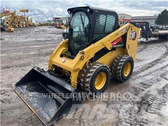 CAT 246D3 C3H2 スキッドステアローダー