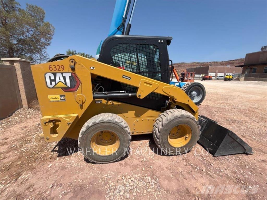 CAT 246D3 C3H2 スキッドステアローダー