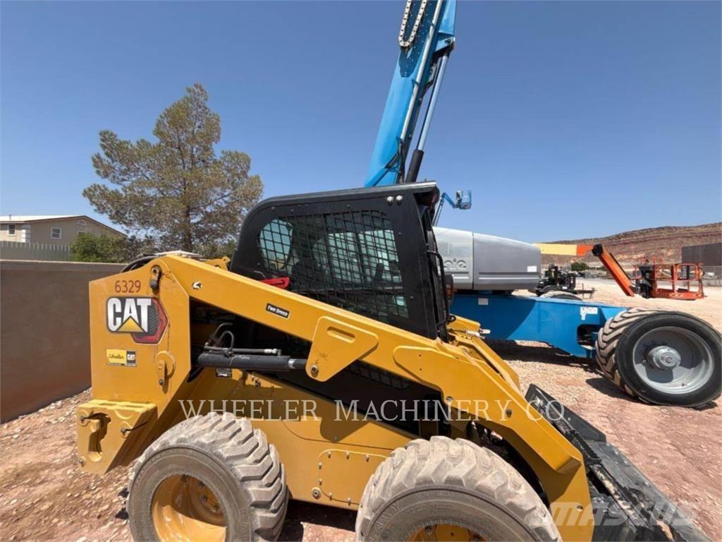 CAT 246D3 C3H2 スキッドステアローダー