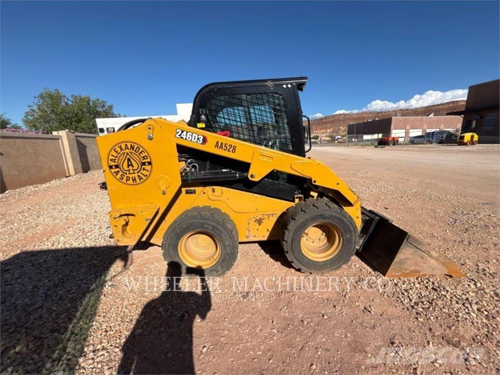 CAT 246D3 C3H2 スキッドステアローダー