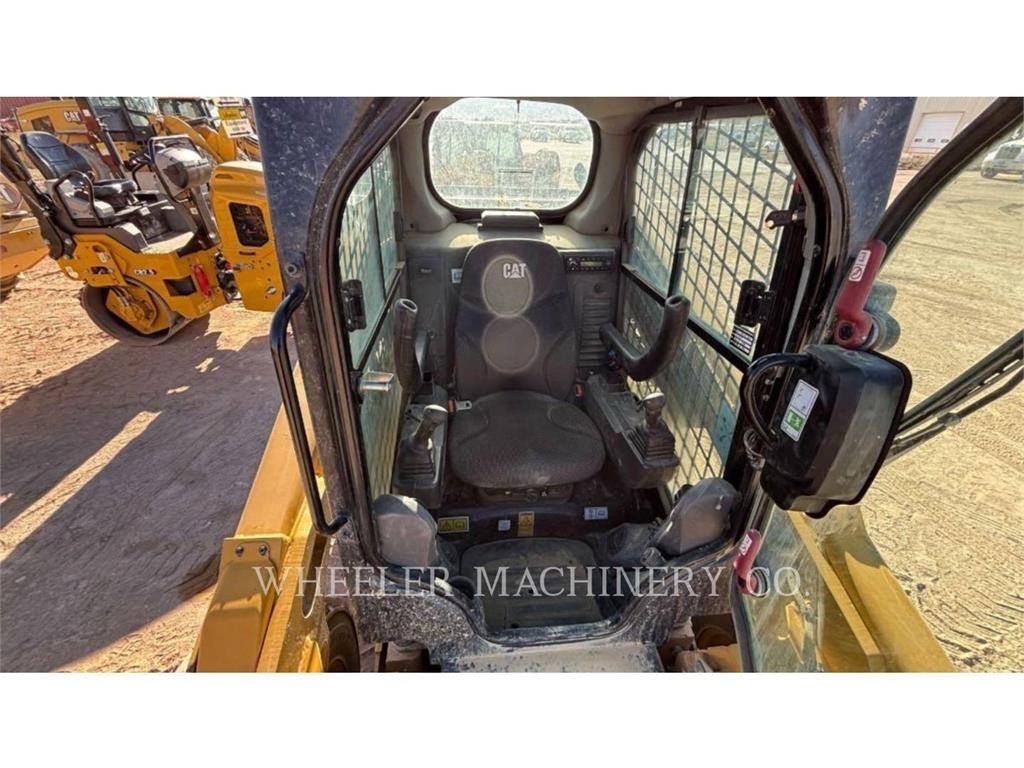 CAT 246D3 C3H2 スキッドステアローダー