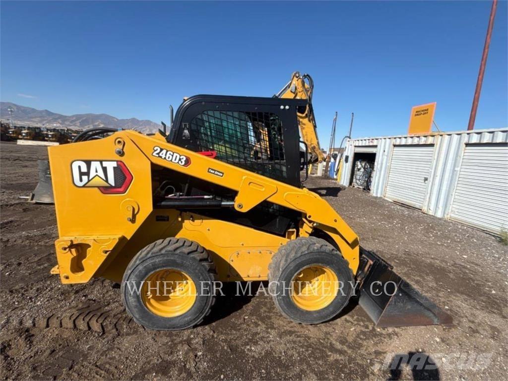 CAT 246D3 C3H2 スキッドステアローダー