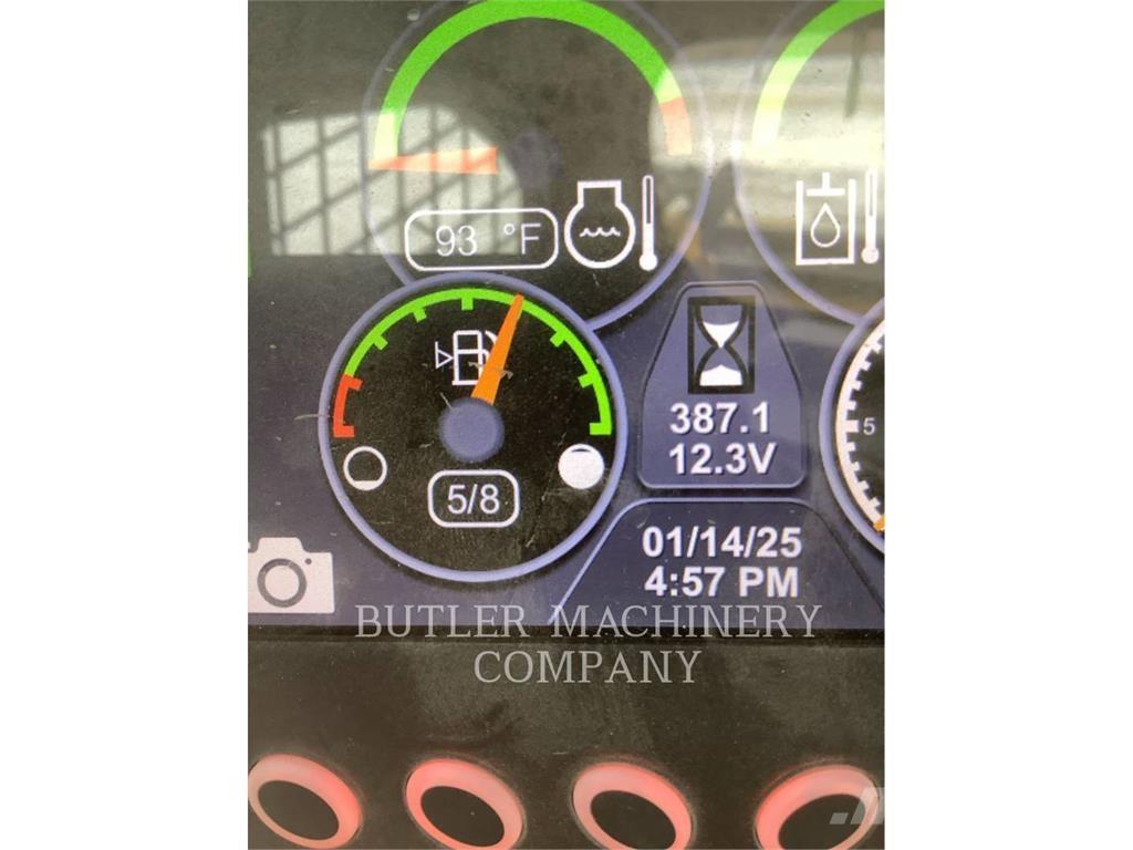 CAT 246D3 C3H2 スキッドステアローダー