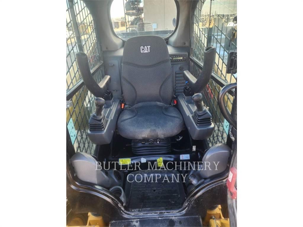 CAT 246D3 C3H3 スキッドステアローダー