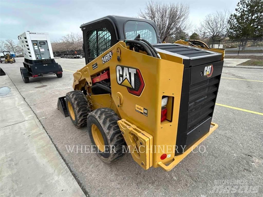 CAT 246D3 C3HF スキッドステアローダー