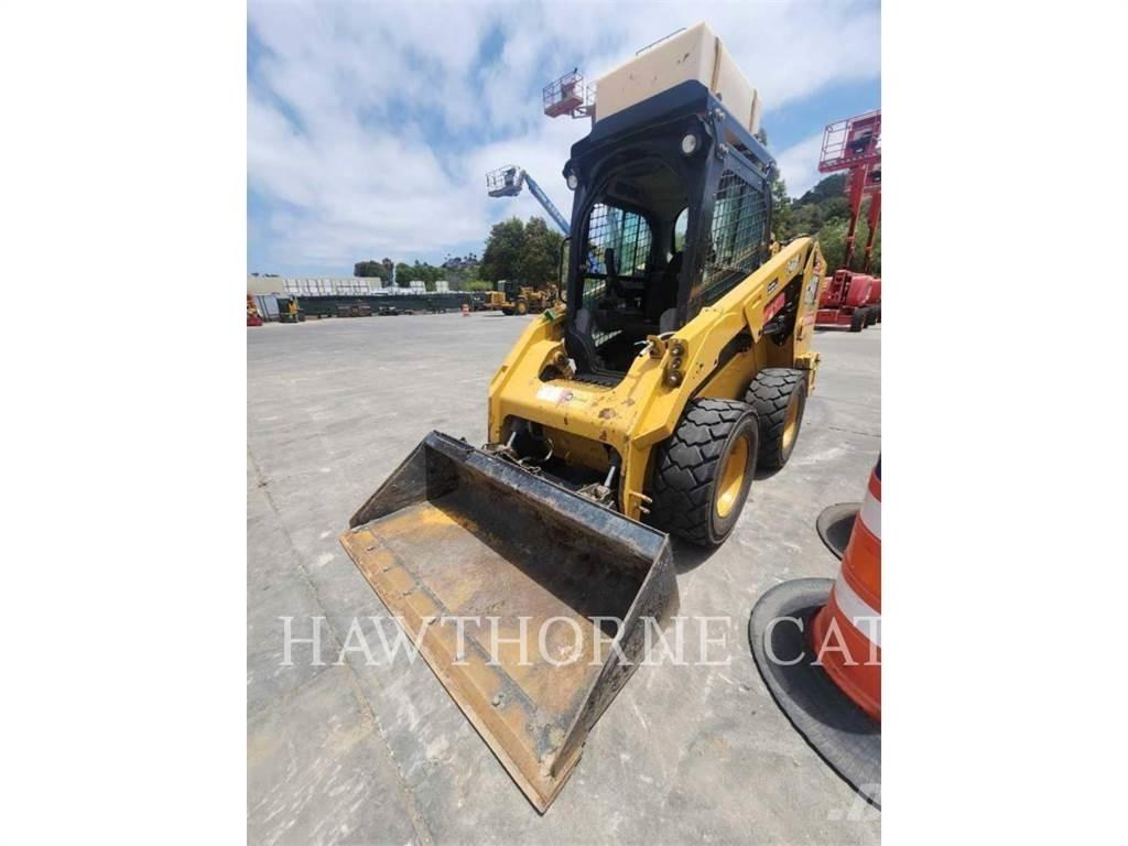 CAT 246D3H2O スキッドステアローダー