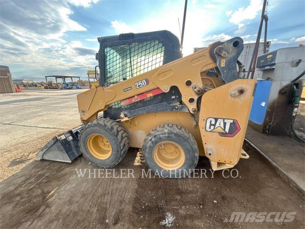 CAT 250 C3H2 スキッドステアローダー