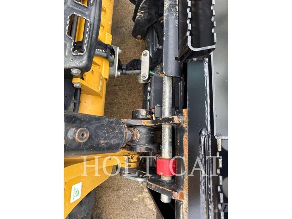 CAT 255 CAB スキッドステアローダー