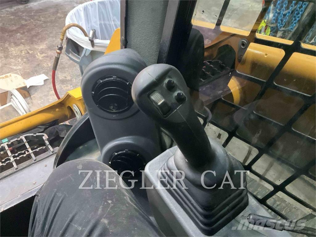 CAT 259D3 クローラーローダー