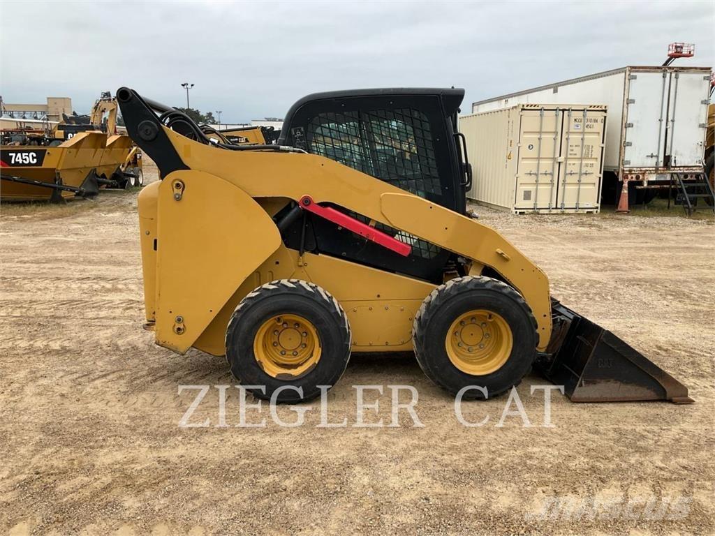 CAT 262C スキッドステアローダー