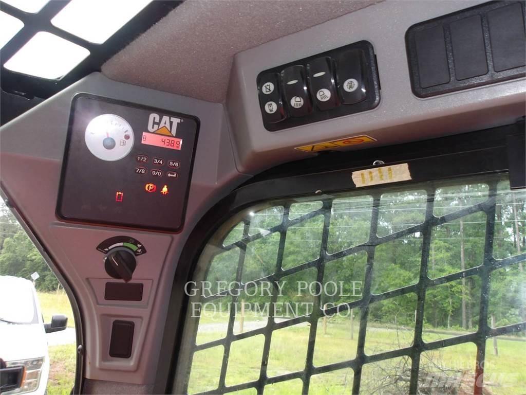 CAT 262D スキッドステアローダー