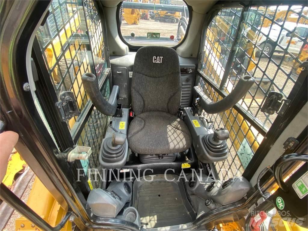 CAT 262D スキッドステアローダー