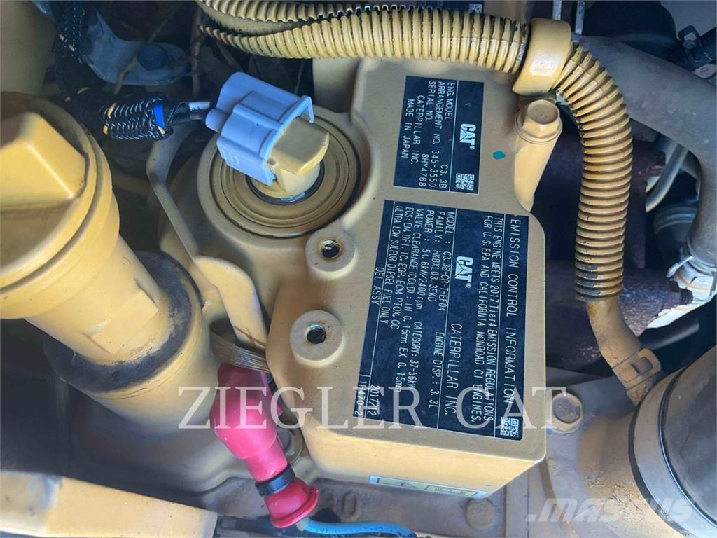 CAT 262D スキッドステアローダー