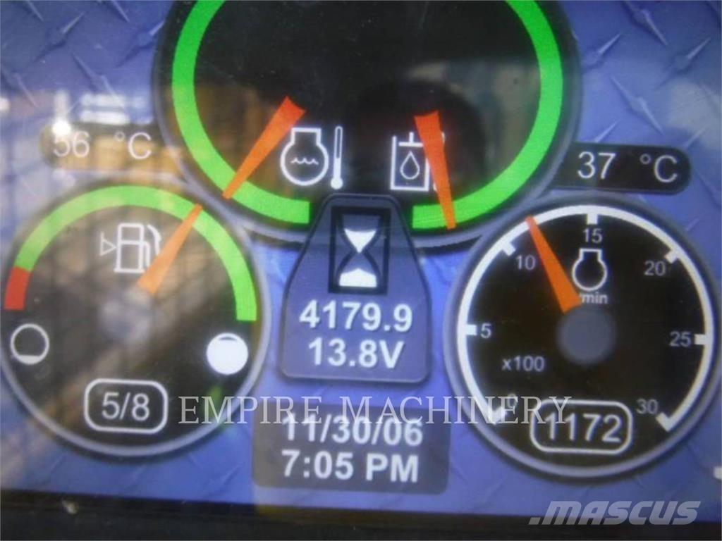 CAT 262D スキッドステアローダー