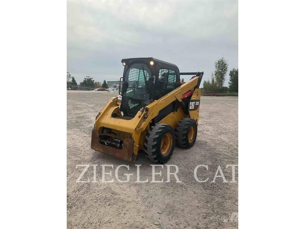 CAT 262D スキッドステアローダー