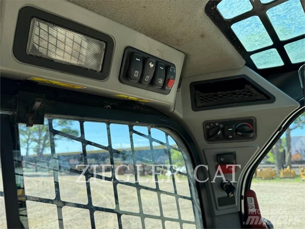 CAT 262D3 スキッドステアローダー