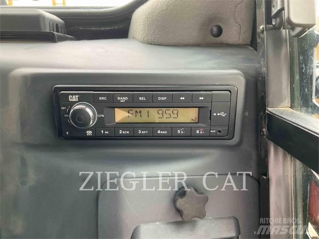 CAT 262D3 スキッドステアローダー