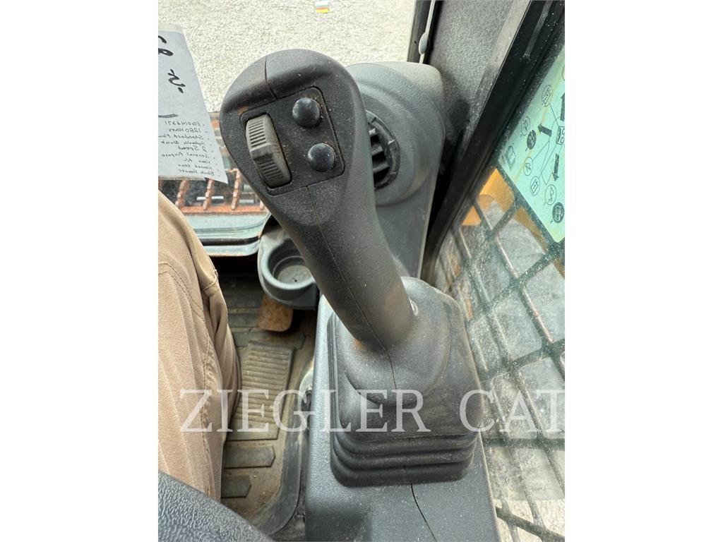 CAT 262D3 スキッドステアローダー