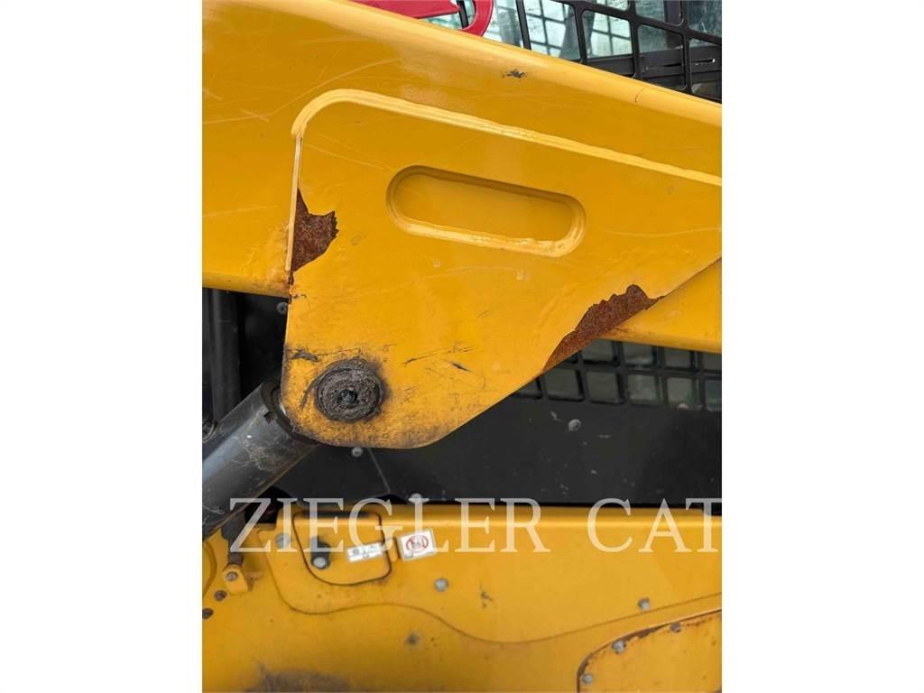 CAT 262D3 スキッドステアローダー