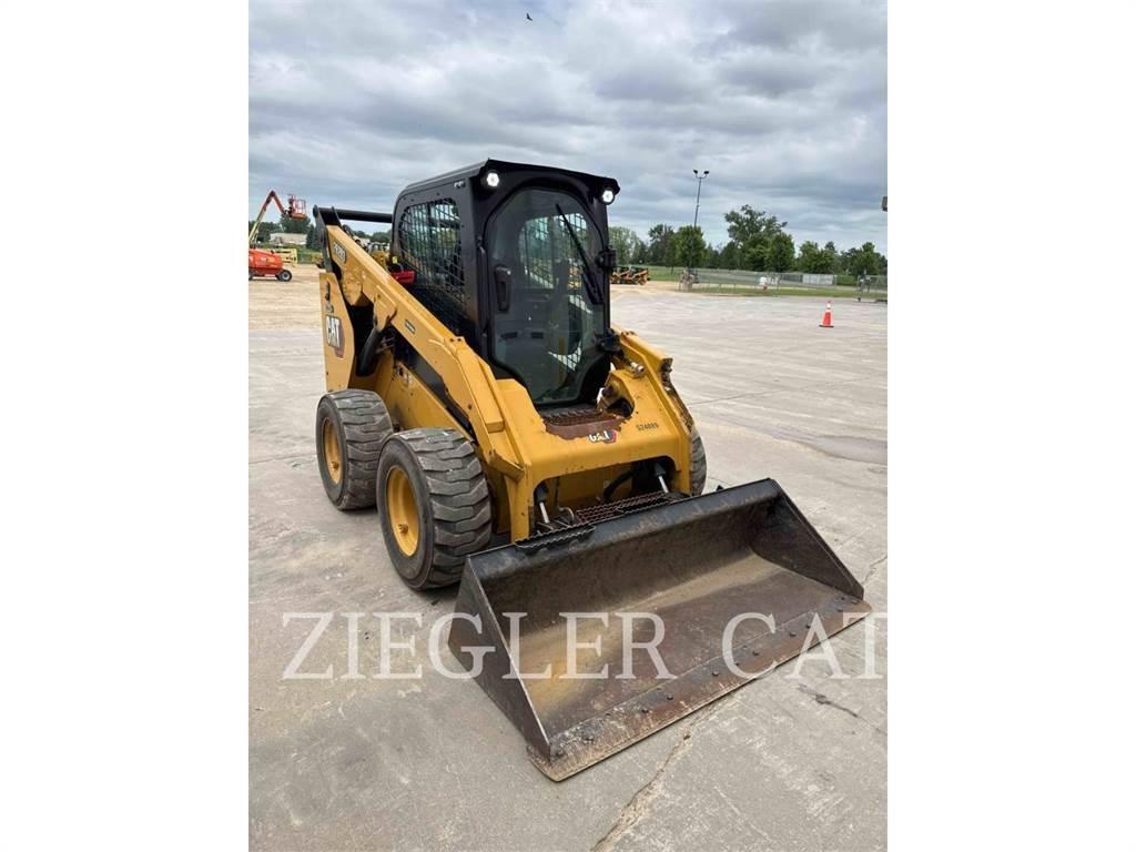 CAT 262D3 スキッドステアローダー
