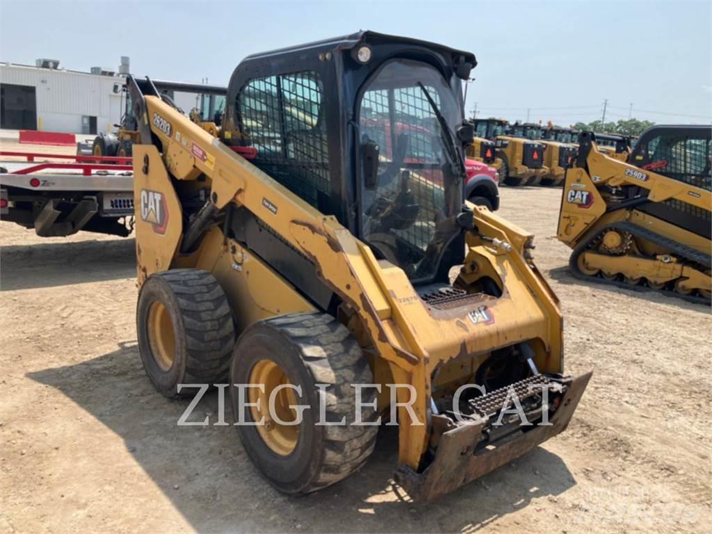CAT 262D3 スキッドステアローダー