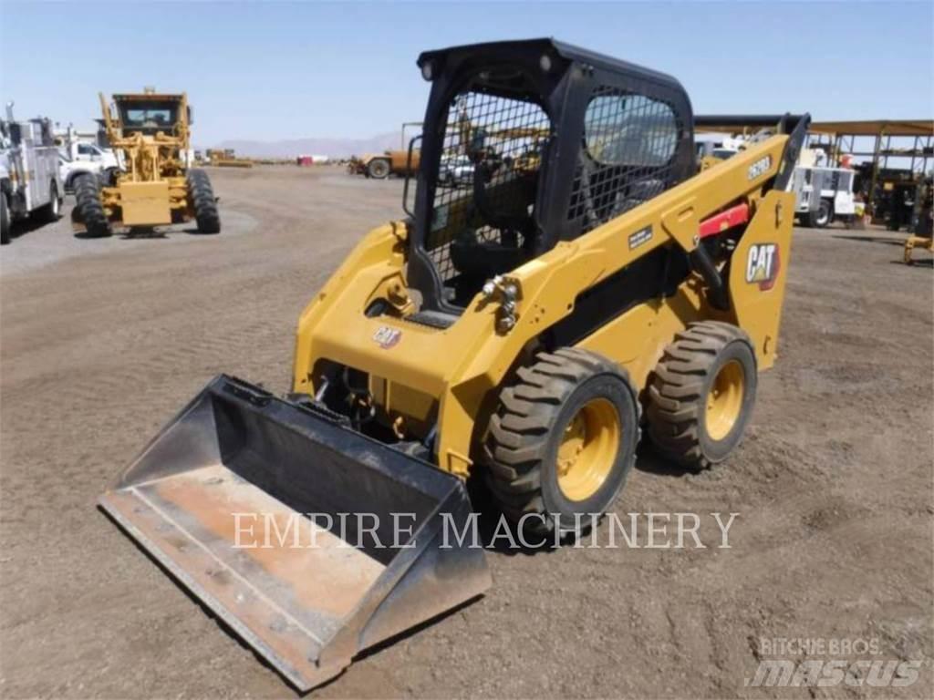 CAT 262D3 スキッドステアローダー