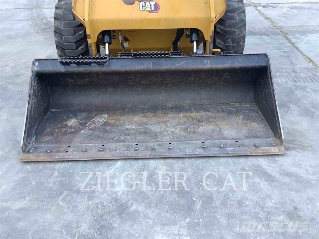 CAT 262D3 スキッドステアローダー