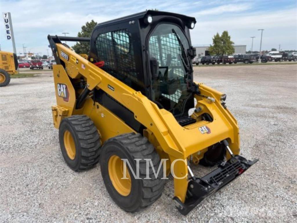 CAT 262D3 スキッドステアローダー