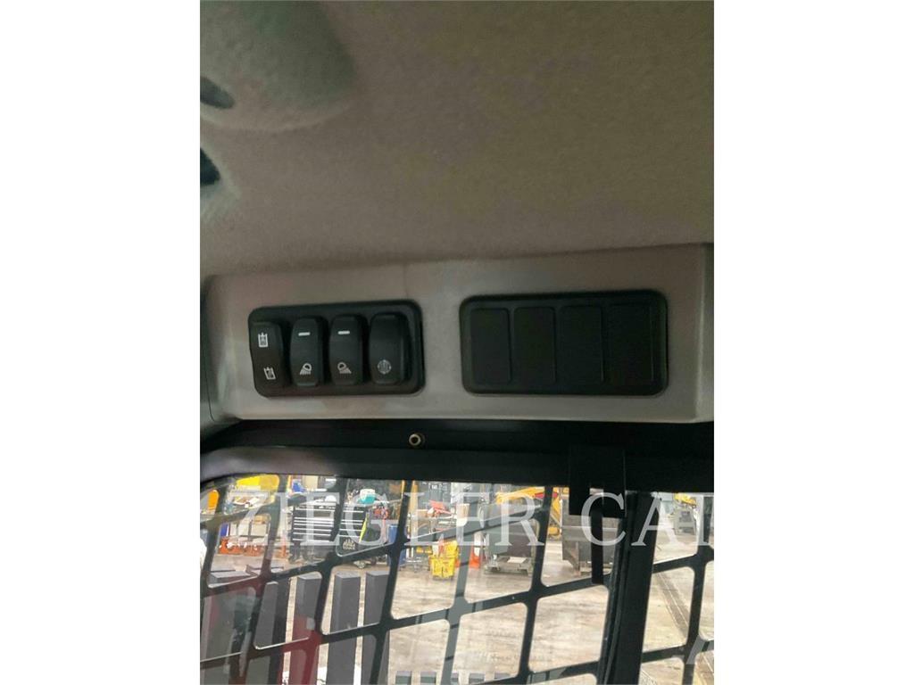 CAT 262D3 スキッドステアローダー