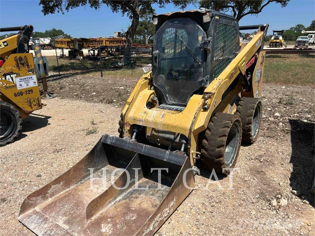 CAT 262D3 スキッドステアローダー