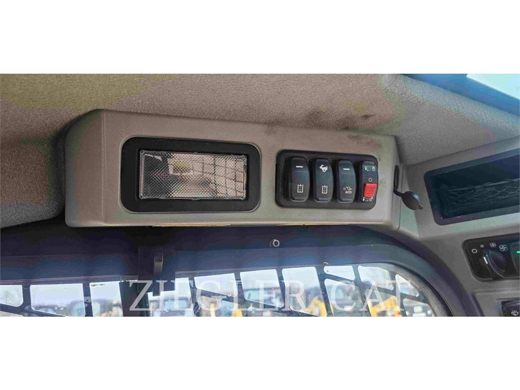 CAT 262D3 スキッドステアローダー