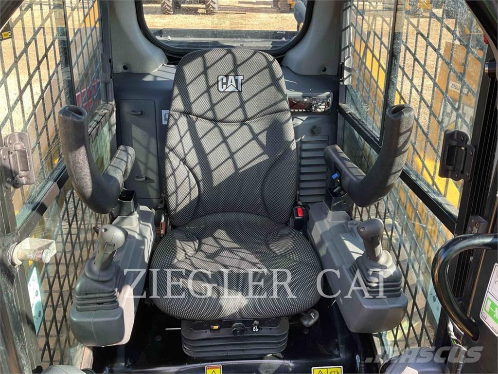 CAT 262D3 スキッドステアローダー